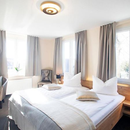 Hotel & Gutsgasthaus Koeberle リンダウ エクステリア 写真