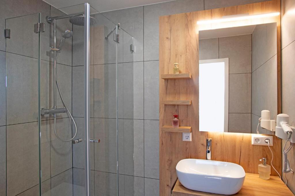 Hotel & Gutsgasthaus Koeberle リンダウ 部屋 写真